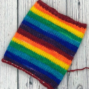 Laine à chaussettes arc-en-ciel auto-rayée teint à la main 2