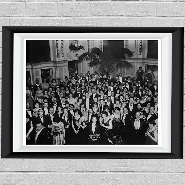 Stanley Kubrick's The Shining Ending group photo prop replica poster print -  Horror Classic - Jack Nicholson - Stephen King - Room Decor