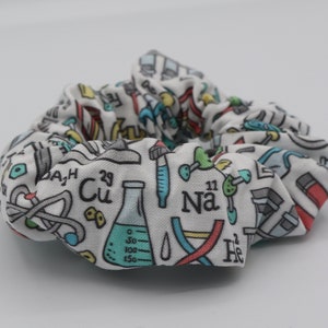 Science Scrunchie - Chemistry Teacher Gift - Chemistry Doodle Hair Tie -  Chemistry Student Gift - Graduation Gifts - Chemie Scrunchy
