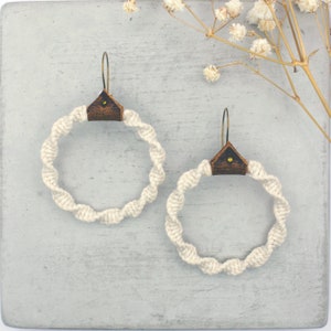 KALYPSO | Weiße Makramee Leder Boho Creolen