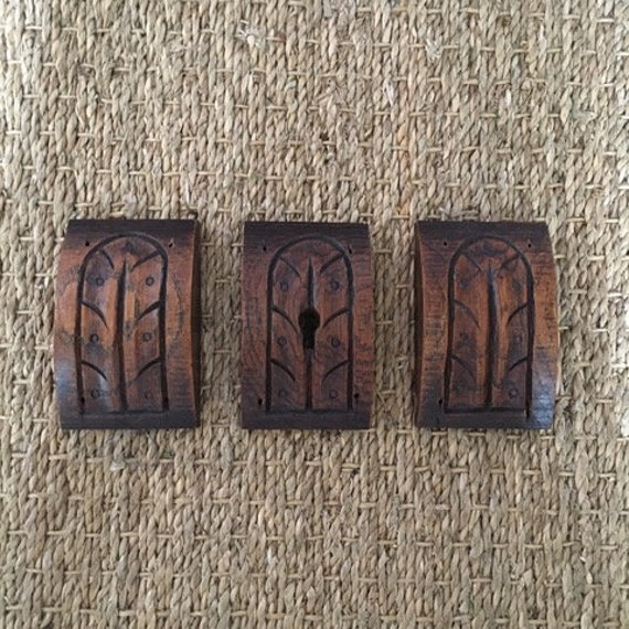 Ensemble d'élégants Français Garnitures Décoratives en Bois Sculpté Vintage/Charmant Patiné de Grand