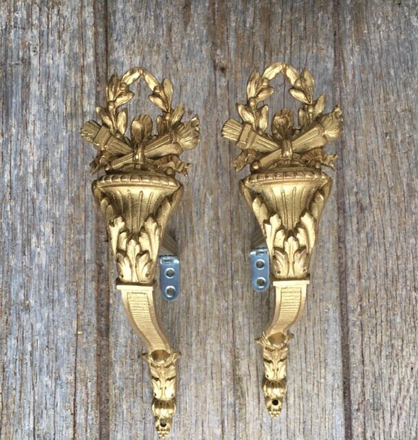 Une Paire Exceptionnelle de Français Design Classique, Support Tringle à Rideaux Décoratifs en Bronz