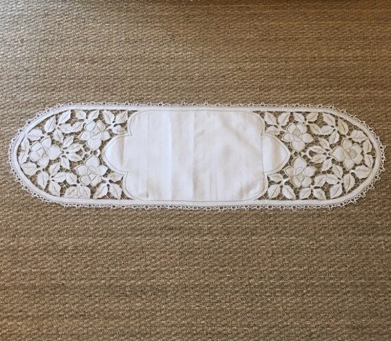 Très Fin, Antique à La Main Fait Richelieu Travail Brodé Dentelle et Coureur de Lin.