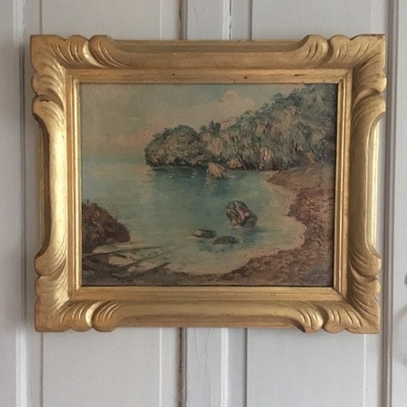 La Scène Originale Du Paysage Marin d'un Rivage Rocheux Dans Une Baie Isolée Est Un Petit Bijou Non 