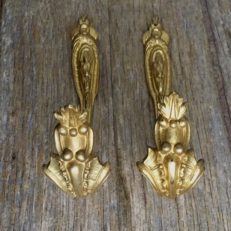 Une Paire de Charmants Français d'anciens Rideaux en Bronze Doré. - Retenues.