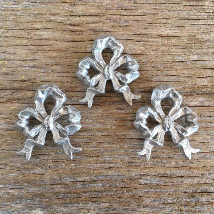 Ensemble Antique de 3 Décorations d'arc en Métal Doré avec Des Motifs Classiques Détaillés Pour La D