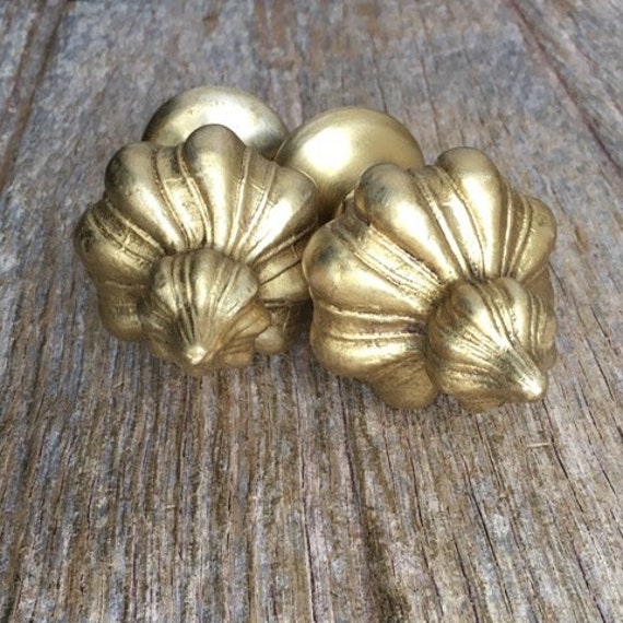 Une Paire Classique d'extrémités ou de Finitions Tringle à Rideaux en Bronze Massif Français