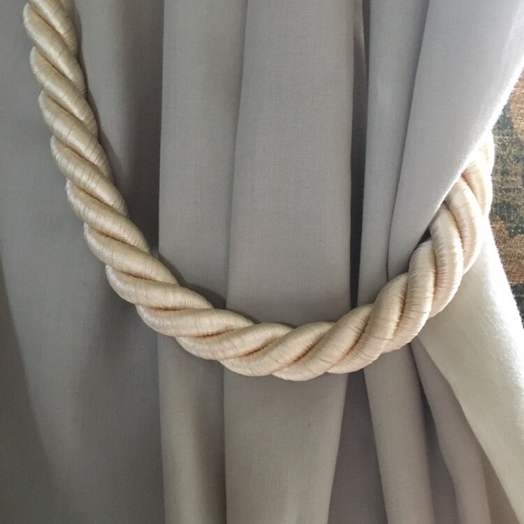 Une Paire de Soie Vintage Français Des Attaches Rideau à Cordon Torsadé Qualité d'un Fabricant Paris