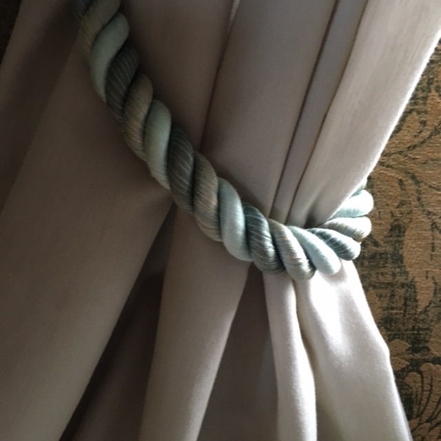 Une Paire de Soie Vintage Français Des Attaches Rideau à Cordon Torsadé Qualité d'un Fabricant Paris