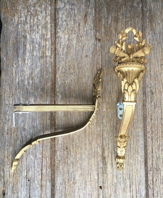 Une Paire Exceptionnelle de Français Design Classique, Support Tringle à Rideaux Décoratifs en Bronz
