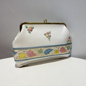 Vintage 60s White Vinyl Floral Embroidered Kiss Lock Clutch/Purse, Cosmetics Bag