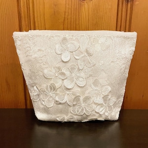 Vintage 60s Mod White Clutch/Toiletry/Beach Bag with Floral Appliqué