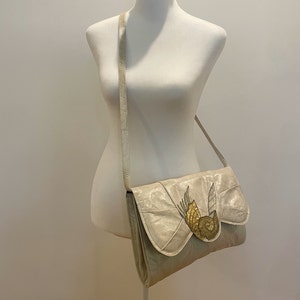 Vintage 70s Iridescent Champagne Leather Metallic Scalloped Crossbody/Clutch