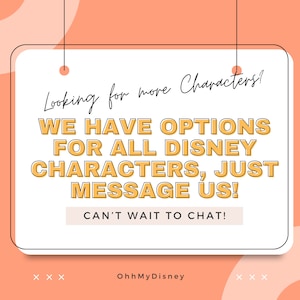 Puede incluir: Un fondo naranja con un letrero rectangular blanco suspendido por dos l&iacute;neas negras. El letrero tiene texto en amarillo y negro: "Looking for more Characters! WE HAVE OPTIONS FOR ALL DISNEY CHARACTERS, JUST MESSAGE US! CAN'T WAIT TO CHAT!"