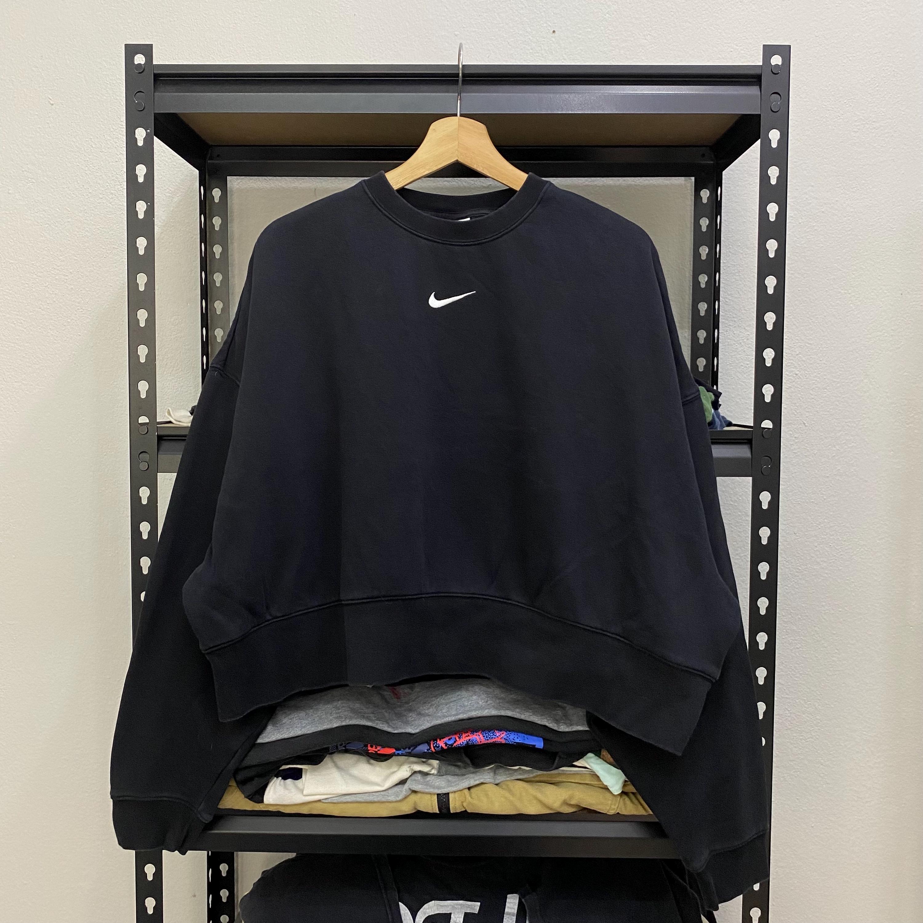 nike mini logo crewneck