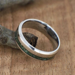 Anillo Chlorite – Anillo minimalista de acero inoxidable, inspirado en la naturaleza.