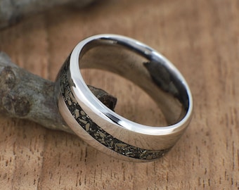 Anillo de pirita y virutas de metal – Anillo minimalista de acero inoxidable, inspirado en la naturaleza.