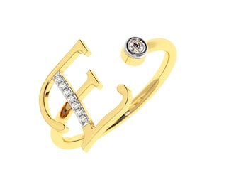 Puede incluir: Un anillo de oro con una letra 'E' engastada con diamantes y un solo diamante de acento. El anillo está abierto por un lado y tiene una forma curva.