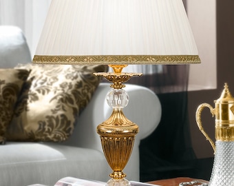 Lampe Made in Italy en laiton doré brillant et cristal avec abat-jour en soie plissée ivoire. ARTICLE C461