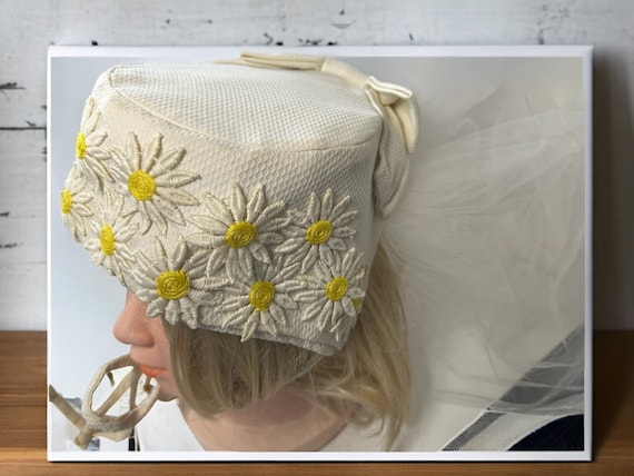 Vintage girl's handmade daisy bucket hat with vei… - image 8