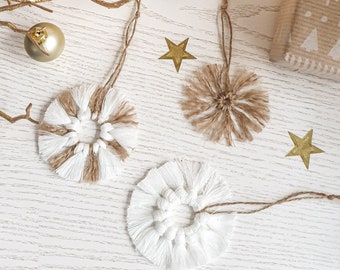 Ensemble de décoration d'arbre de Noël en macramé 3 pièces. Décoration d'arbre Boho, étiquette cadeau, pendentif, décoration d'arbre de noël