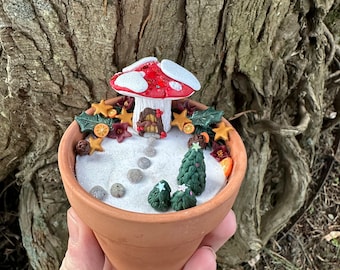 Mini-kerstpaddenstoel-feehuis: tuindecor van polymeerklei