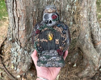 Vaas Spooky Skull Fairy House: gotisch halloween-cottagecore-decor
