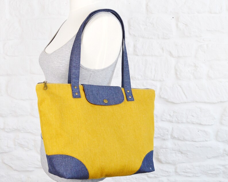 Ascot Zipper Tote Bag SEWING PATTERN, Two Sizes, Ladies Bag pattern, Shopping bag photo Tutorial, Fabric or Leather Handles (PDF Pattern) image 7