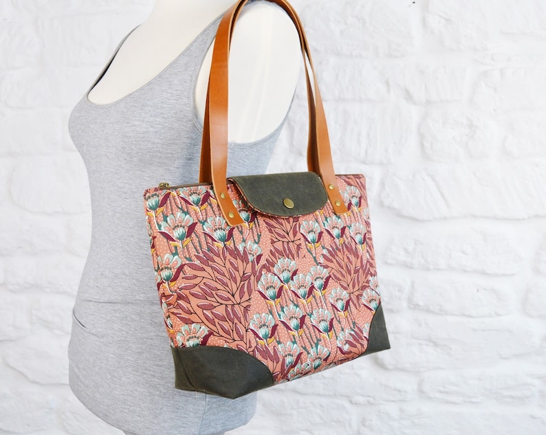 Ascot Zipper Tote Bag SEWING PATTERN, Two Sizes, Ladies Bag pattern, Shopping bag photo Tutorial, Fabric or Leather Handles (PDF Pattern) image 2