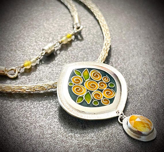 Yellow roses bouquet necklace