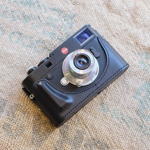 Italy Leather Handmade Leica m10 , M10r , m10p , m10 monochrom battery door open type camera half case