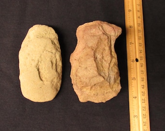 Hacha de piedra prehistórica india y artefactos celtas