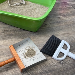 Amish-made Metal and Wood Eco Friendly, Old Fashioned, Durable Small (6&quot; Mouth) Dust Pan for Sweeping - Free Shipping!