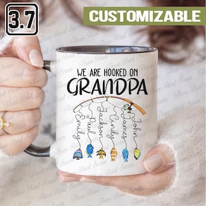 Tazza personalizzata &quot;We Are Hooked On&quot; per nonno, regalo per nonno pescatore, tazza personalizzata con nomi dei nipoti TN0554