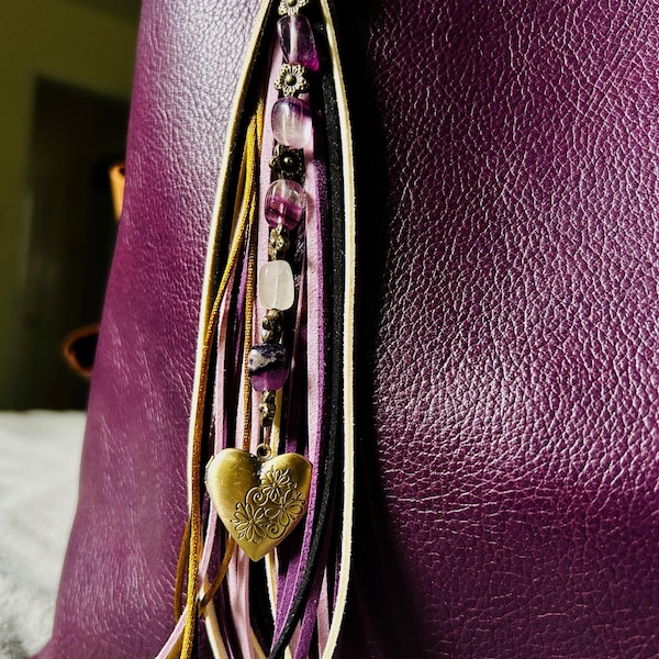 Estilo de borla y cuentas multicolor con medallón de corazón