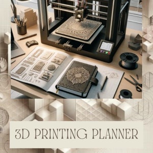 Pode incluir: Uma impressora 3D preta com um diário encadernado em couro marrom com um design intrincado na capa. O diário está sobre uma mesa com uma folha de papel branca, um carretel de filamento e uma tesoura.