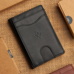 Porte-cartes en cuir fait main, design à deux volets avec RFID en noir, marron et marron vintage par Wasama