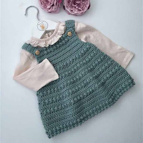 かぎ針編みのベビードレス/ピナフォア - 新生児から3歳まで