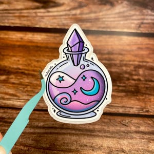 bouteille de potion assez pourpre autocollant | Autocollant magique de lune et d'étoile | Autocollant en vinyle découpé nature | Sorcière cosmique cosmique Papeterie fantasmagorique Sticker