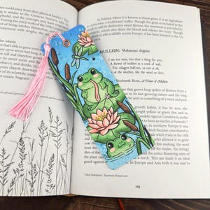 Marcador de estanque de ranas / Lindo marcapáginas de rana con borla, estanque natural / Regalo feliz para gusanos de biblioteca, lectura verde azul, amante de los libros de sapo