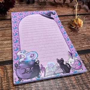 Notatnik A6 Lilac Witch | Uroczy, przytulny magiczny notatnik | Notatnik Nature Writingpad | Dziennik Wicca | Artykuły piśmiennicze Black Cat | Fioletowa księga czarów Witchy