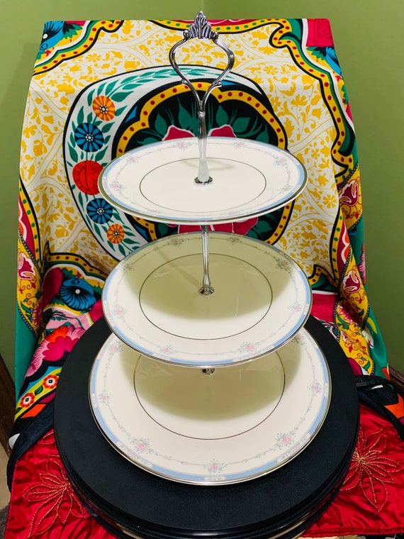 Vintage 1980s Royal Doulton English Bone China 3 tiered Plate