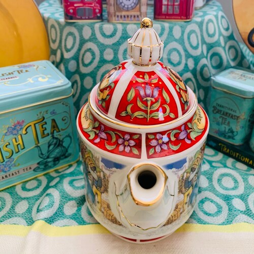 Vintage 1970s Sadler English Bone China Teapot Charles Dickens