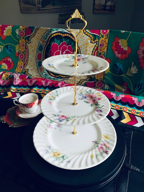 Vintage Royal Doulton Glamis Thistle Dinner Plate Artist Signed 10.75" 