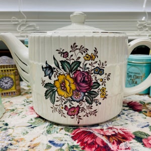Vintage 1940s Ellgreave English Ironstone Teapot