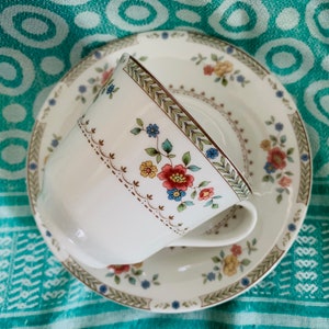 Vintage 1970s Royal Doulton English Bone China Tea Cup & Saucer - Kingswood