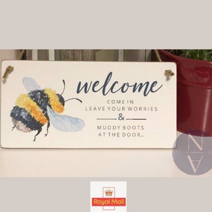 Wooden Welcome Bee Sign, Beautiful Gift , Home plaque, BEE friend ,handmade present, Housewarming Gifts