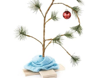 45 cm Peanuts Chrie Brown Lonely Christmas Tree med ornament och Linus-filt från Product Works