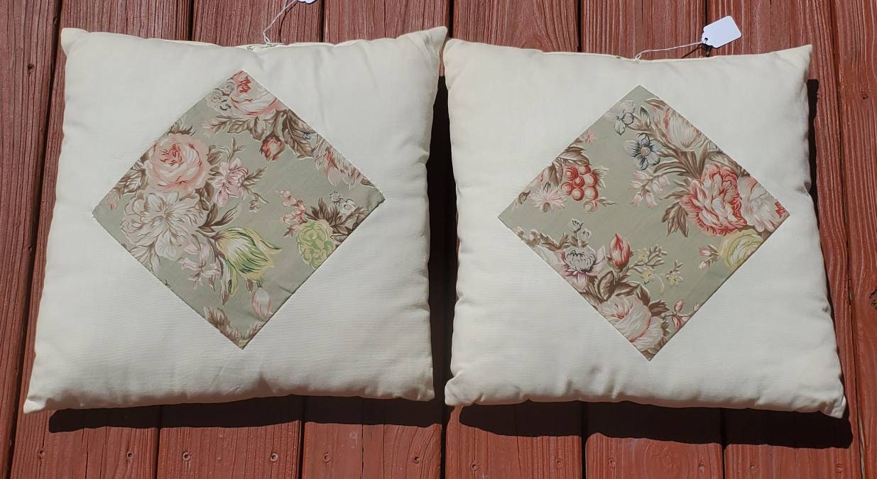 Vintage Ralph Lauren Green leafy Rose Pattern and Ruffle Edge/ Standard