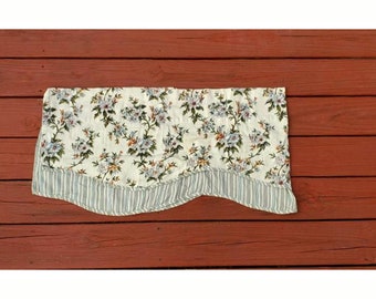 Waverly Carolina Garden Room Cream Colored Double Scalloped Valance with Pale Blue, Gray, & Orange Flowers